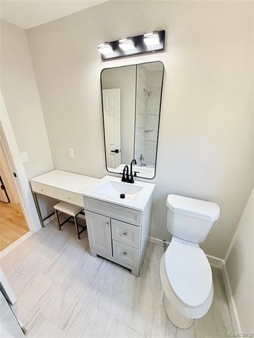 828 E Elza Avenue, Hazel Park, MI 48030