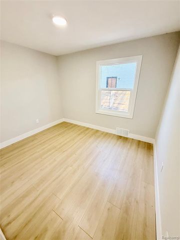 828 E Elza Avenue, Hazel Park, MI 48030