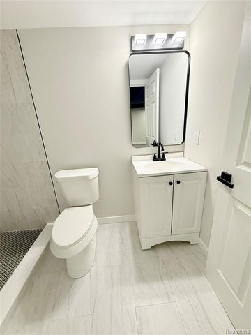 828 E Elza Avenue, Hazel Park, MI 48030