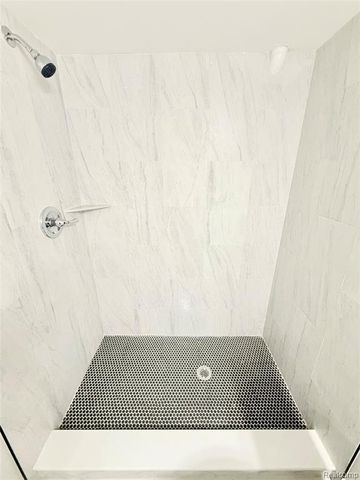 828 E Elza Avenue, Hazel Park, MI 48030