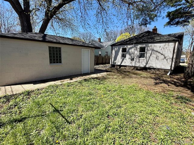 828 E Elza Avenue, Hazel Park, MI 48030