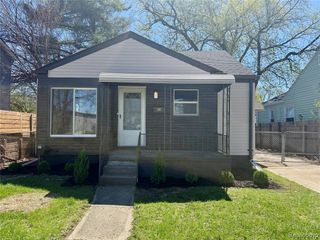 828 E Elza Avenue, Hazel Park, MI 48030