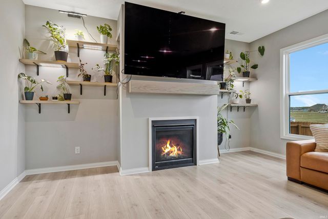5082 Jackson Drive, Newburgh, IN 47630