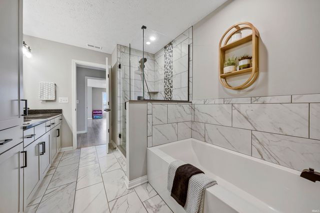 5082 Jackson Drive, Newburgh, IN 47630