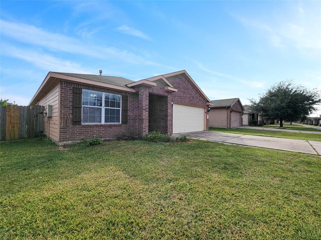 930 Paradise Road, Baytown, TX 77521