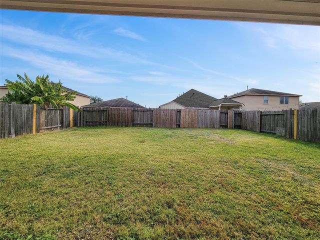 930 Paradise Road, Baytown, TX 77521