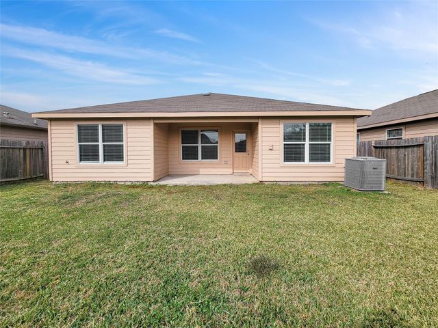 930 Paradise Road, Baytown, TX 77521