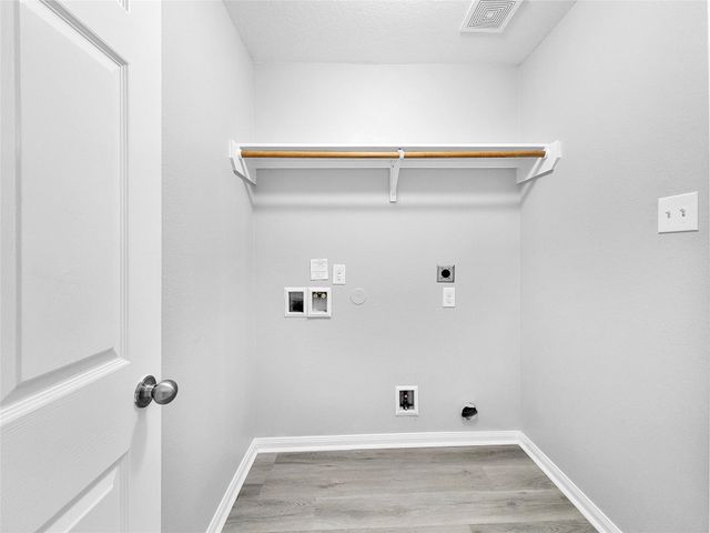 930 Paradise Road, Baytown, TX 77521