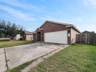 930 Paradise Road, Baytown, TX 77521