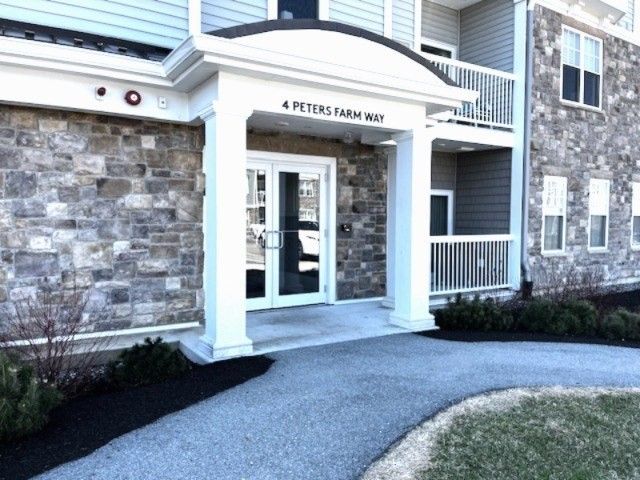 4 Peters Farm Way 206, Westborough, MA 01581