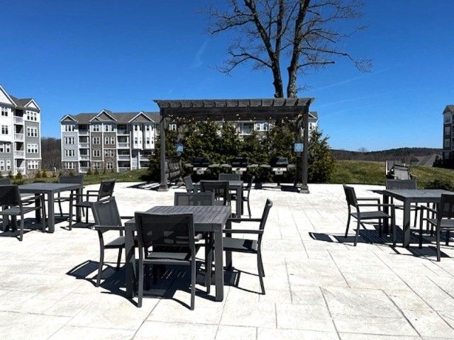 4 Peters Farm Way 206, Westborough, MA 01581