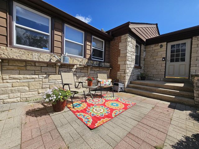 850 E Ellsworth LANE, Bayside, WI 53217