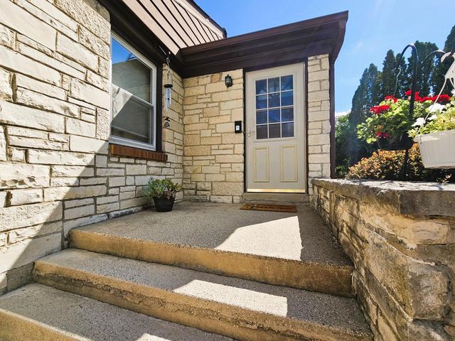 850 E Ellsworth LANE, Bayside, WI 53217