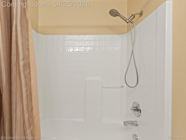 4200 Addington Drive, Commerce Charter Township, MI 48390