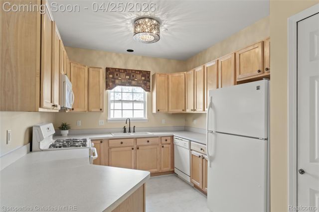 4200 Addington Drive, Commerce Charter Township, MI 48390