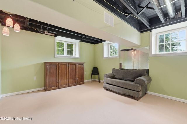 11705 Owl Creek Ln, Anchorage, KY 40223