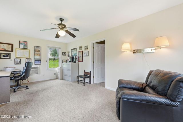 11705 Owl Creek Ln, Anchorage, KY 40223