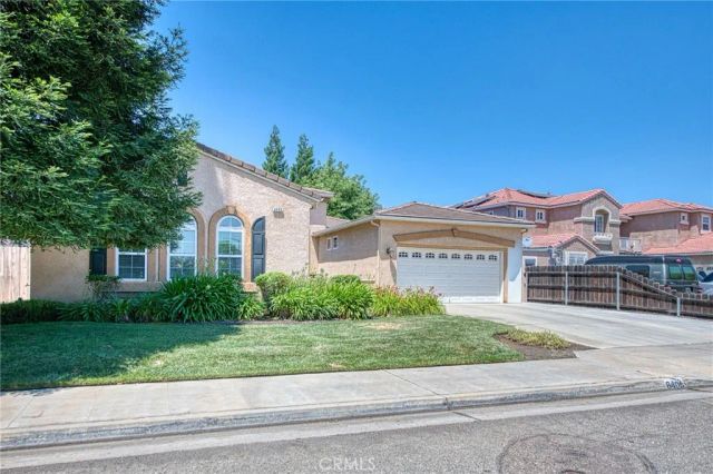 8405 N Paula, Fresno, CA 93720