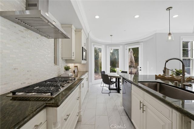 42 Arcade, Irvine, CA 92603