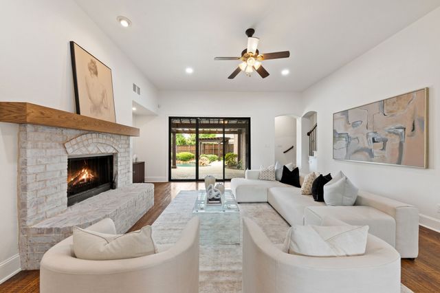 1209 Dame Susan Lane, Lewisville, TX 75056