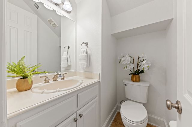 1209 Dame Susan Lane, Lewisville, TX 75056