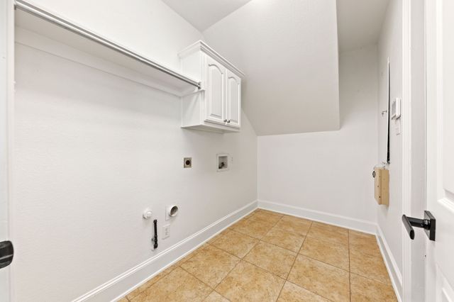 1209 Dame Susan Lane, Lewisville, TX 75056