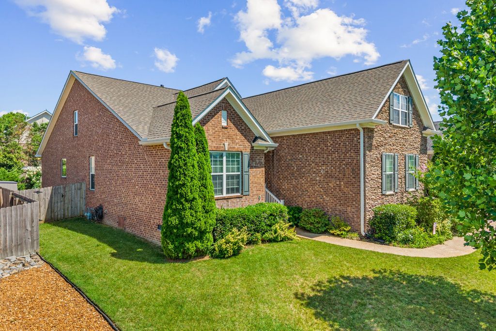 2343 Dewey Dr, Spring Hill, TN 37174