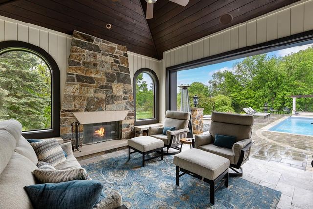 1560 Hunter Drive, Wayzata, MN 55391