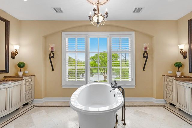 1560 Hunter Drive, Wayzata, MN 55391