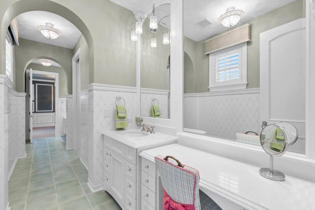 1560 Hunter Drive, Wayzata, MN 55391