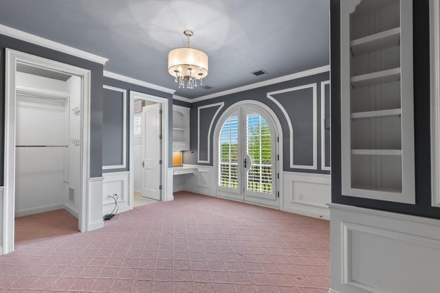 1560 Hunter Drive, Wayzata, MN 55391