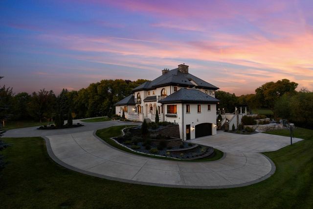 1560 Hunter Drive, Wayzata, MN 55391