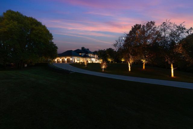 1560 Hunter Drive, Wayzata, MN 55391
