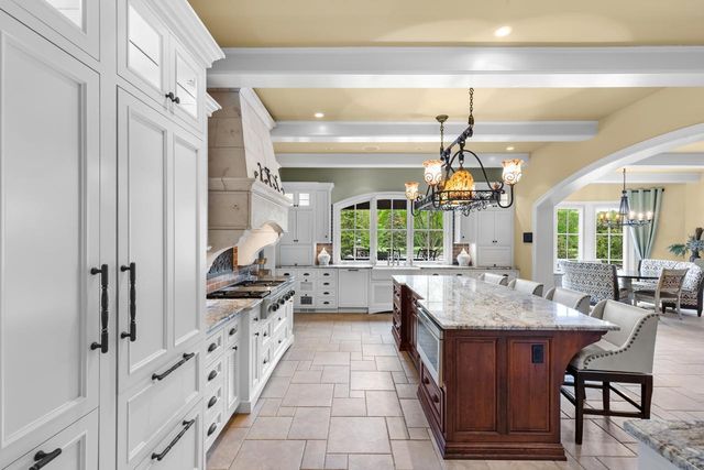 1560 Hunter Drive, Wayzata, MN 55391