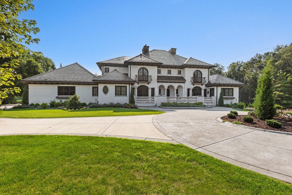 1560 Hunter Drive, Wayzata, MN 55391