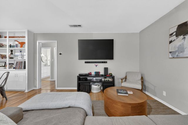 1240 Barton Hills DR 206, Austin, TX 78704