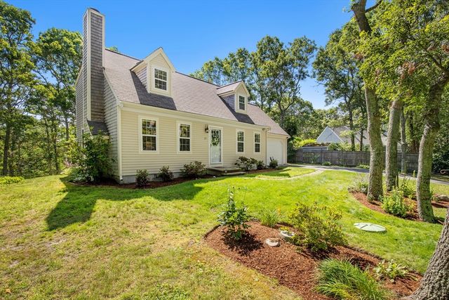 29 Carleton Dr, Mashpee, MA 02649