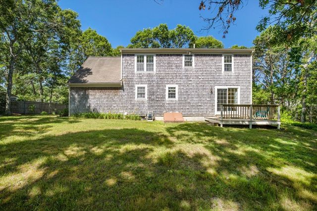29 Carleton Dr, Mashpee, MA 02649