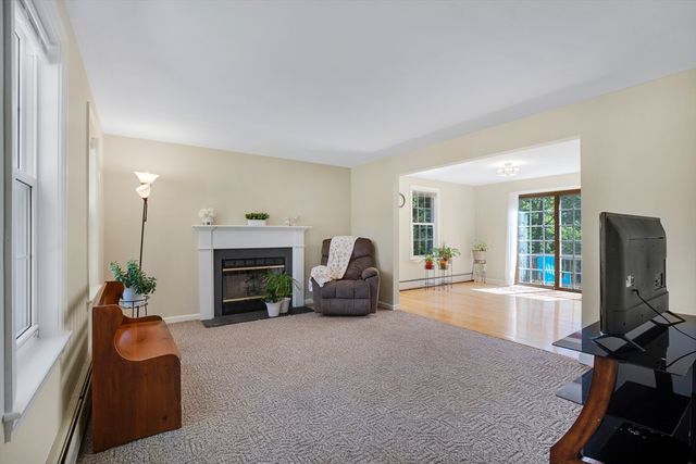 29 Carleton Dr, Mashpee, MA 02649