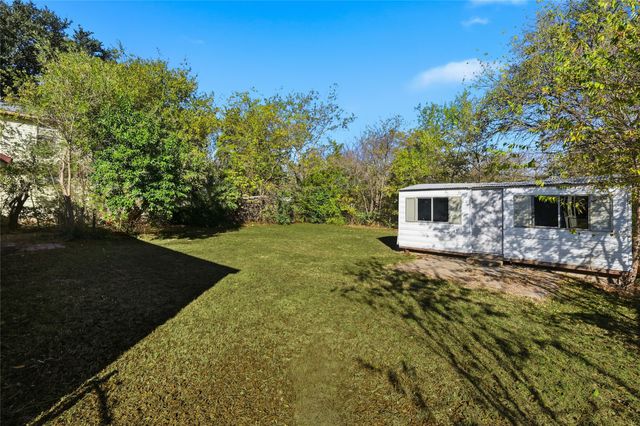 613 W Hammond Street, Lancaster, TX 75146