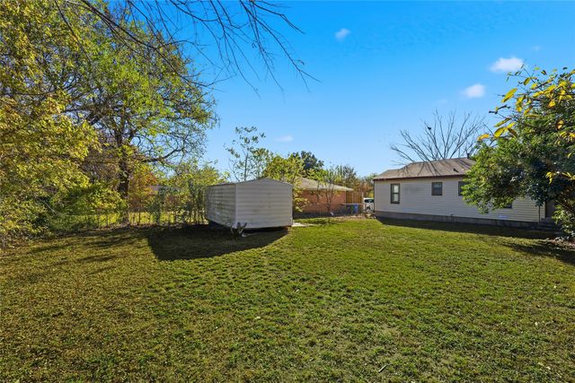 613 W Hammond Street, Lancaster, TX 75146