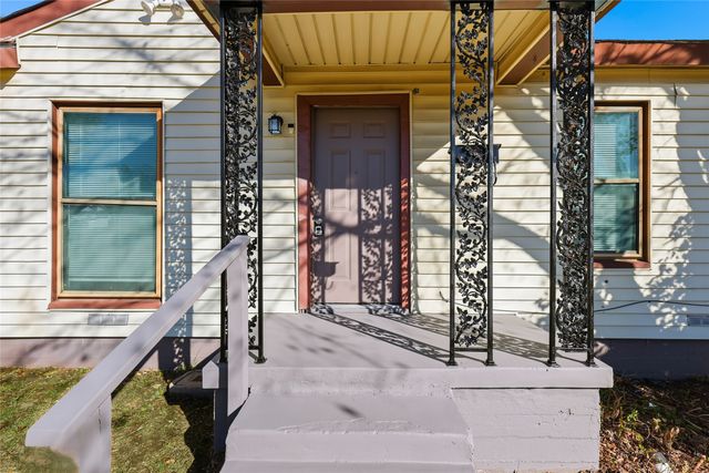 613 W Hammond Street, Lancaster, TX 75146