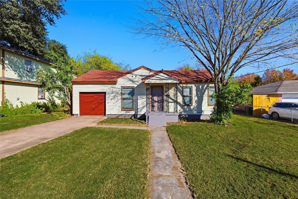 613 W Hammond Street, Lancaster, TX 75146