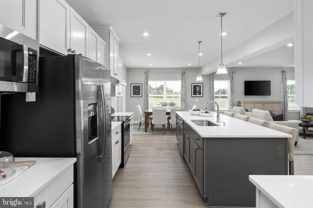 3422 FOX POINTE LN, York, PA 17404