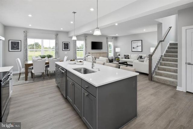 3422 FOX POINTE LN, York, PA 17404