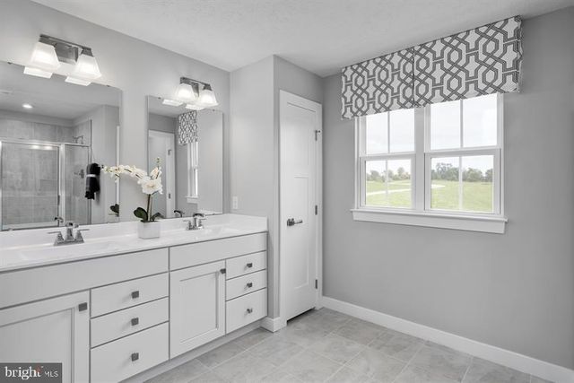 3422 FOX POINTE LN, York, PA 17404