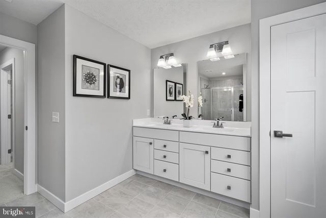 3422 FOX POINTE LN, York, PA 17404