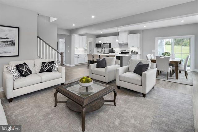 3422 FOX POINTE LN, York, PA 17404