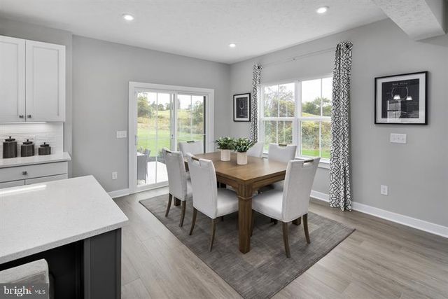 3422 FOX POINTE LN, York, PA 17404