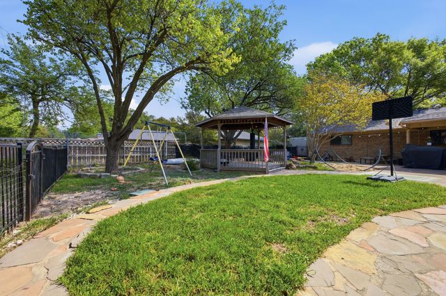 1607 Little Creek Drive, Waxahachie, TX 75165